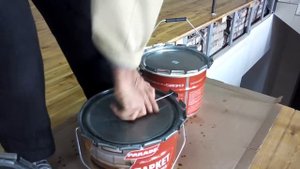 Как открыть ведро с лаком