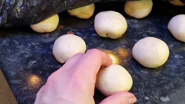Вкусные Пончики жарим дома. Тесто как ПУХ! Супер рецепт из пекарни. Вкусно, просто и быстро!