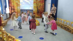 "Танец с дождиком"/ с колокольчиками/ ср. гр. Евтодьевой Аллы