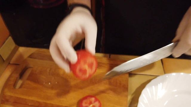 Салат из палтуса на подложке из томатов. смотреть онлайн