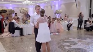 Нереально красивая песня на свадьбе от жениха для своей любимой