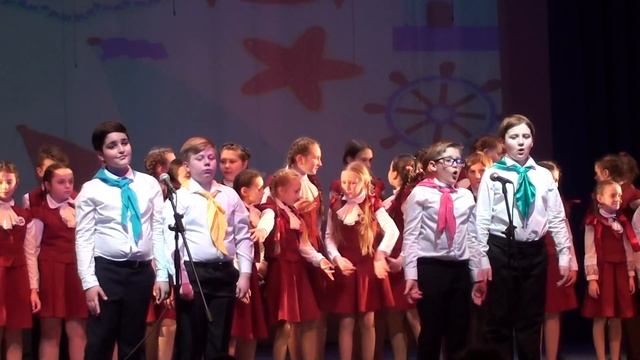 И. Дунаевский - Куплеты Фомы и Филиппа из оп-тты "Вольный ветер" - Младший хор "Вишенки" смотреть онлайн