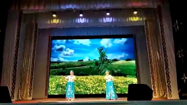 "Старый клён" - автор слов Матусовский, композитор А. Пахмутова. (кавер). смотреть онлайн