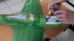 модель самолета ЯК- 3 из потолочной плитки