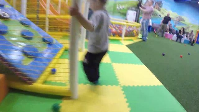 Санкт-Петербург / Поход в семейный развлекательный центр YOKI YOYA. ТЦ Монпасье смотреть онлайн