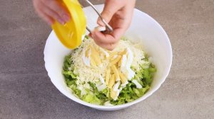 ? Салат из пекинской капусты с сыром и яйцом — видео рецепт