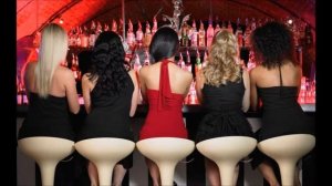 Стоят девчонки стоят в сторонке, платочки в руках теребят