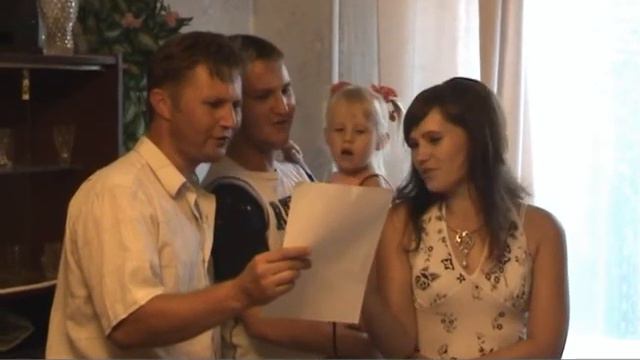 Сашка Бычков с родными, поздравляет маму с юбилеем смотреть онлайн