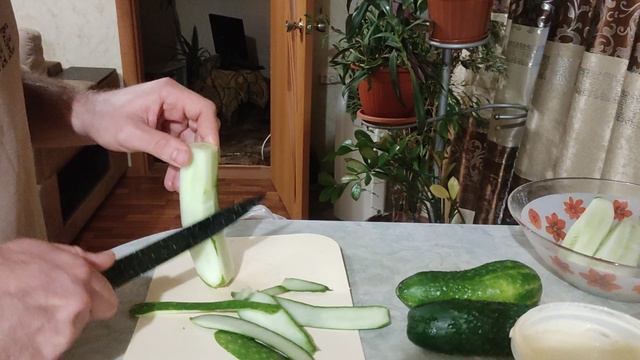 Готовим салат из огурцов