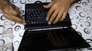 Как снять клавиатуру Acer Aspire One