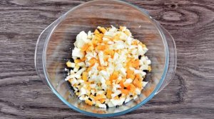 Салат с луком пореем и яйцом