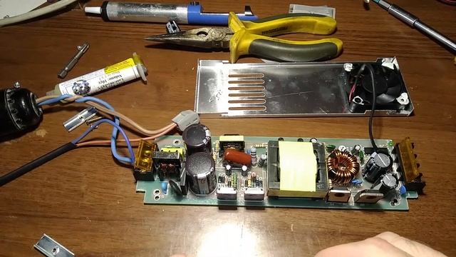 Ремонт блока питания своими руками. Мой первый опыт. Устраняю заводские"косяки". смотреть онлайн