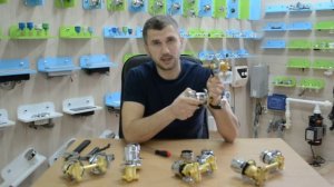 Разборка и ремонт смесителя в душевой кабине.