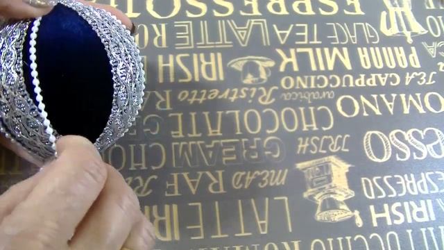 Ёлочная игрушка . Декор шара бархатом . смотреть онлайн