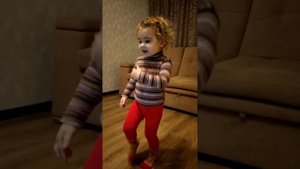 УЛЬЯНА ЗАЖИГАЕТ ПОД ПЕСЕНКУ ФИКСИКОВ И КУКУТИКОВ!