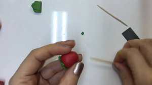 КЛУБНИКА из полимерной глины / ПРОСТОЙ мастер-класс / Polymer clay