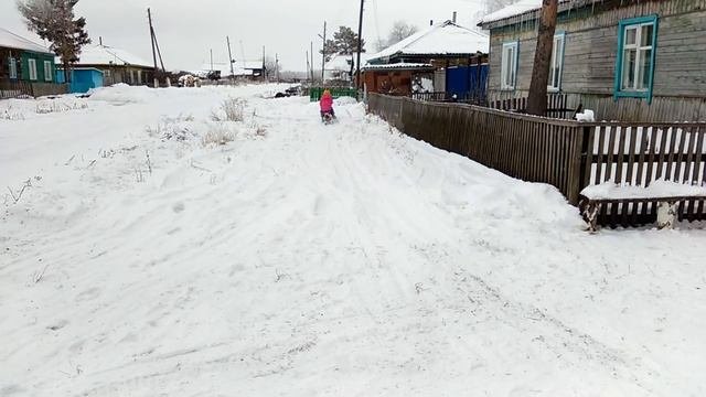 Покатушки на снегокате с мотором.