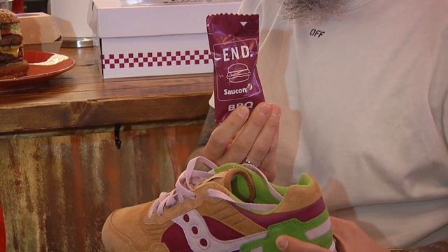 Saucony “Burger” и Sneaker Swap смотреть онлайн