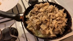 Обалденно вкусный и восхитительно ароматный сливочно-грибной крем-суп из вёшенок ( постный рецепт)