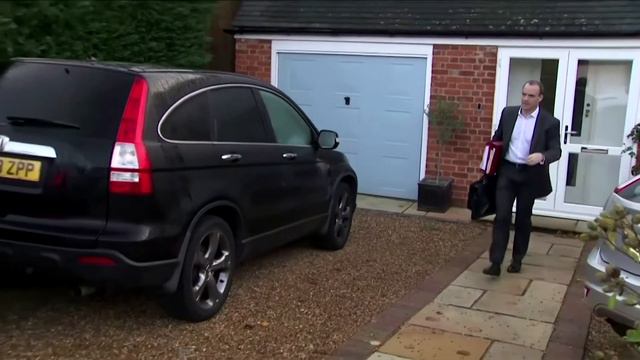 Who is Dominic Raab, Britain's interim leader? смотреть онлайн