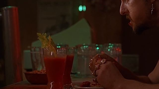 ТРЕШ ОБЗОР фильма КРОВАВЫЙ БОРДЕЛЬ (путаны-вампирши атакуют!) смотреть онлайн