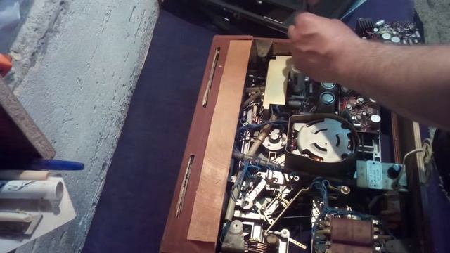 Разбираем магнитофон "Астра 205"/ Disassemble the tape "Astra 205" смотреть онлайн