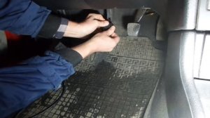 i Надеваем накладку на педаль сцепления Опель We put on the pad on the clutch pedal Opel 20201224
