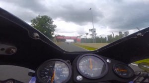 Classic 2stroke power Tyga Suzuki RGV 250 VS Tyga Suzuki RGV 250