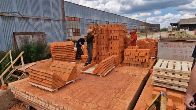 Переборщик кирпича на заводе смотреть онлайн