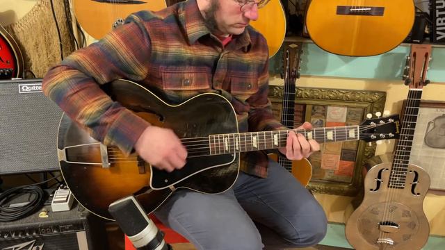 1952 Gibson L-50 carved-top archtop guitar смотреть онлайн