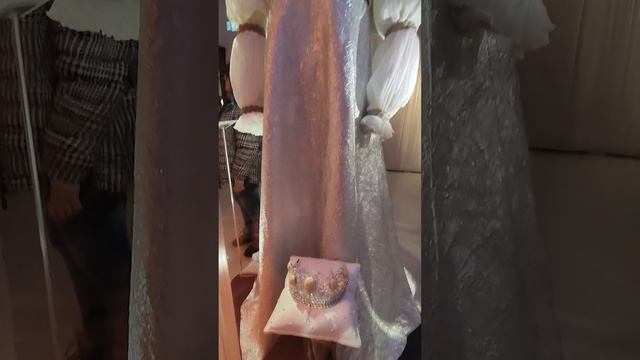 Свадебное платье из сказки Три орешка для Золушки. смотреть онлайн