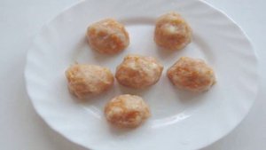 Суп с фрикадельками из тыквы и курицы