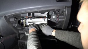 HOW TO CHANGE CABIN AIR FILTER MITSUBISHI RVR 2019