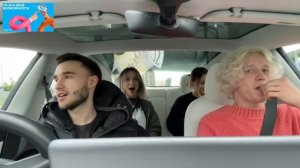 КТО-ТО АДСКИ ПЕРДИТ В МАШИНЕ