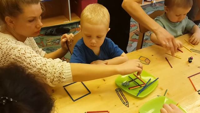 В детском саду: Строим домик из палочек. смотреть онлайн