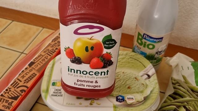 Вернулись с мужем из магазина. Показываю цены на хлеб, молоко и яйца. Цены на продукты во Франции смотреть онлайн