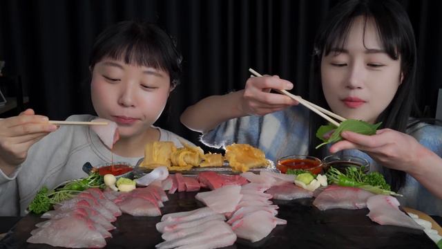 도시여자 쑤다와 시골여자 얌야미의 대방어 먹방 Mukbang смотреть онлайн