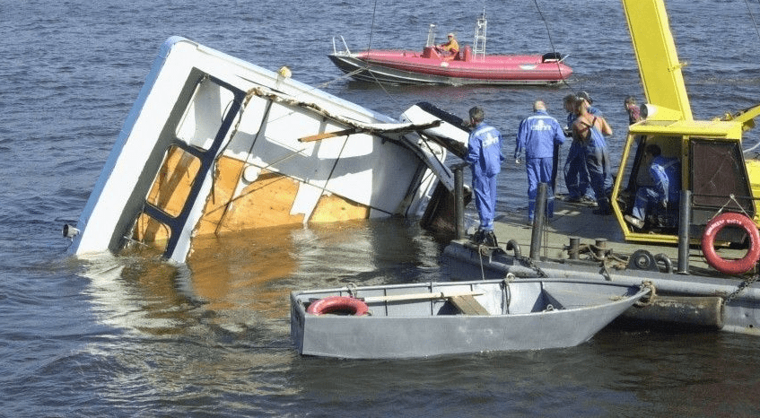 На дне Волжского бассейна обнаружили 356 затонувших судов