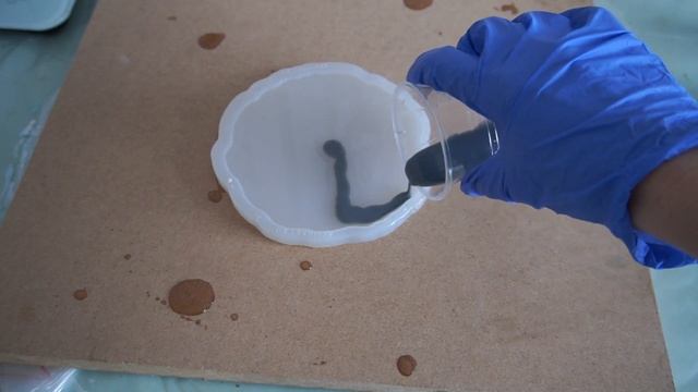 Пробую залить подстаканник из эпоксидной смолы/подарок на 8 марта смотреть онлайн