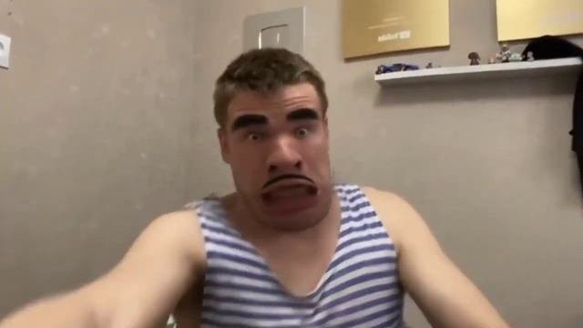 Малой попал в игру майнкрафт!
