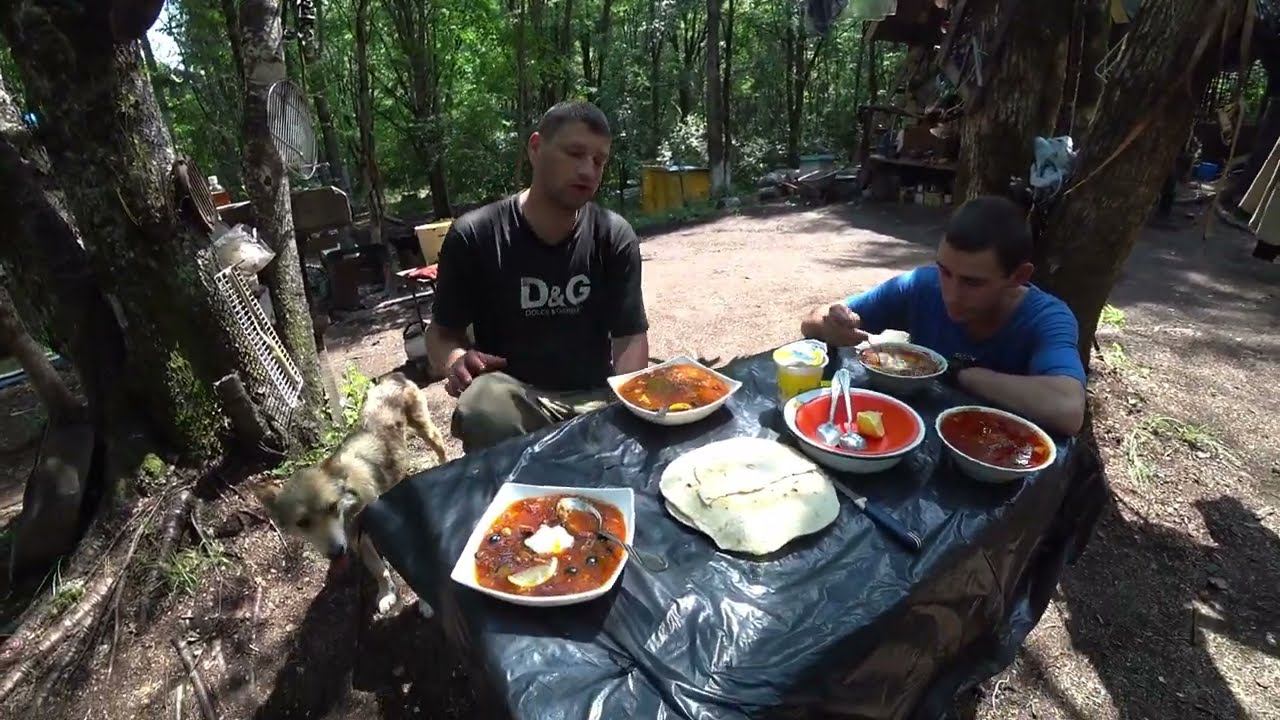 СТРОИМ СРУБ ПОД БАНЮ В ТАЙГЕ. Готовим солянку на костре, рыбачим, жарим хариуса. смотреть онлайн