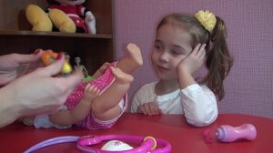 Играем в доктора, Арина лечит пупсика | VLOG | Play in game doctor, Arina treats baby born