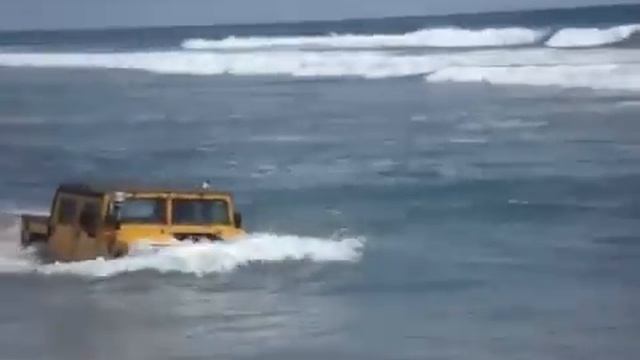Бездорожье. Hummer носится по морю. Внедорожники на бездорожье