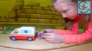 Дети и Машина. Диана и Даня играют в Машинки в Кидбурге. Манкиту