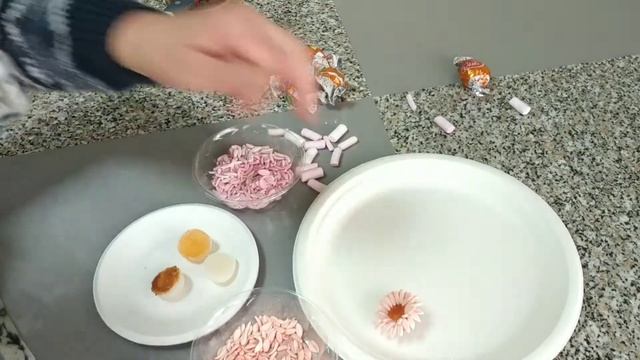 Цветы из маршмеллоу. Украсьте торт. Таким великолепным веночком!?️