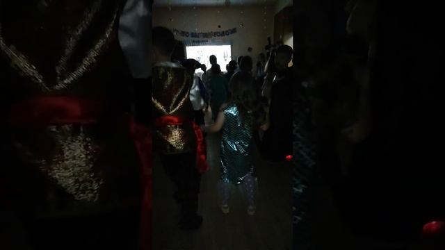Дискотека в школе/утренник /дети танцуют смотреть онлайн