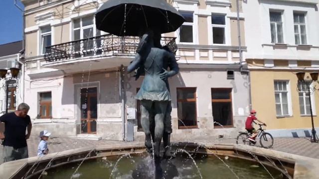 Феодосия. Пара под зонтом. 20190824_135138 смотреть онлайн