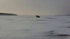 катер на воздушной подушке для зимней рыбалки, старт с места