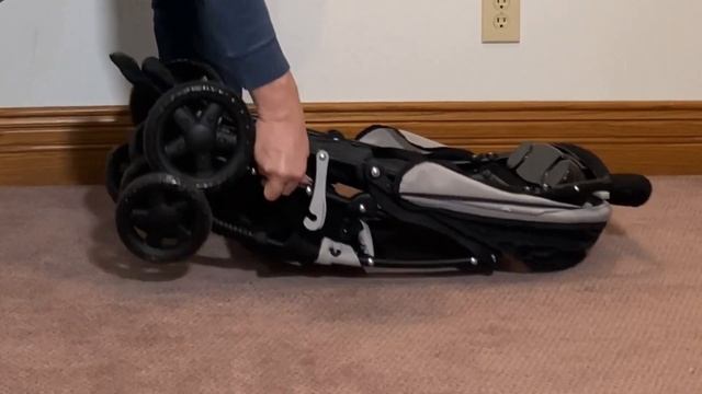 How to Fold the Kolcraft Cloud Plus Stroller смотреть онлайн