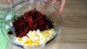 Самый быстрый холодный борщ из маринованной свёклы.
